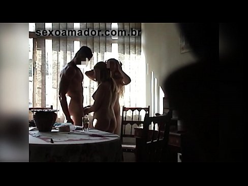 ❤️ Inimbitahan ng mga sex friends ang isang higanteng lalaki at isang threesome kasama niya ❌ Fucking video  sa porn tl.pornplaybb.ru